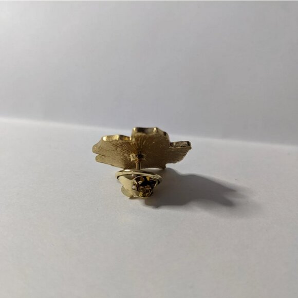 White and Gold Simple Rose Pin Badge - Picture 5 of 11